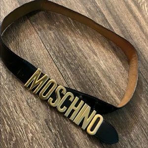 MOSCHINO VINTAGE LEATHER REDWALL BELT